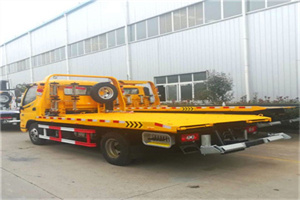 新河附近拖车救援搭电